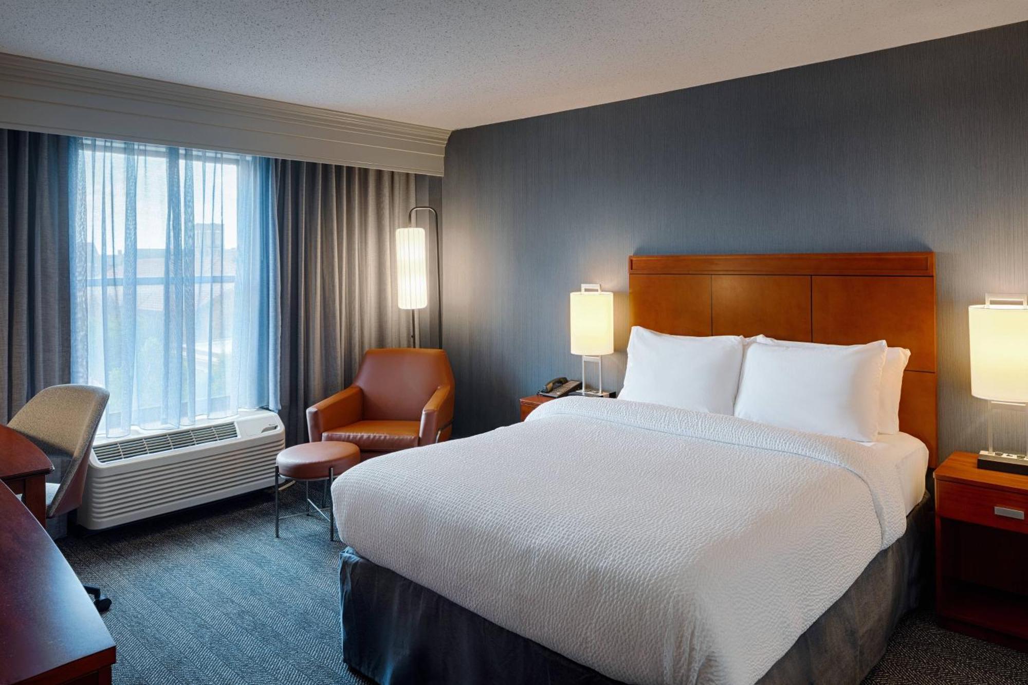 Courtyard By Marriott Springfield Downtown Exterior foto
